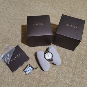 Like new Gucci ladies watch rose gold and silver